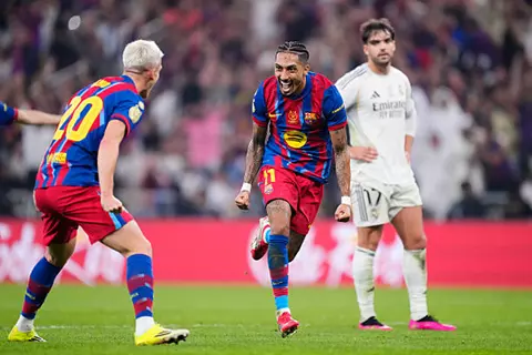 السادسة عشر بتوقيت كتالونيا.. رافينيا يقود برشلونة للفوز بالسوبر الإسباني على حساب ريال مدريد